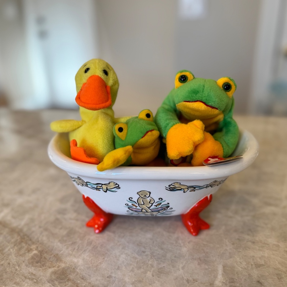 Vintage Muffy Vanderbear 1994 Ceramic BearTub w/ Beanie Babies Smoochy & Quakers